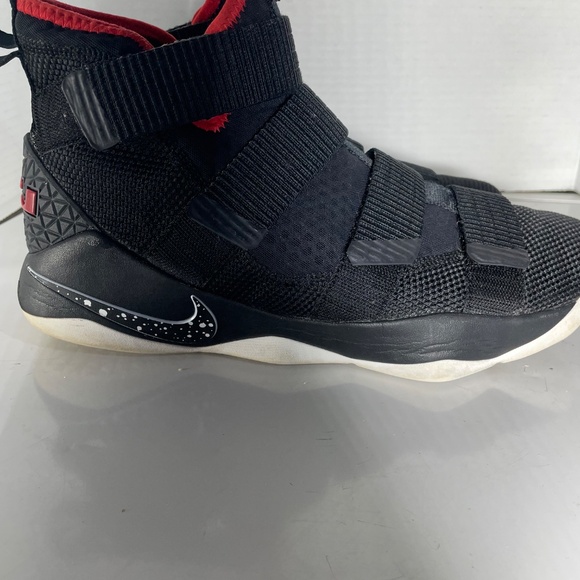 LeBron James 11 Solder Bread - Picture 2 of 6